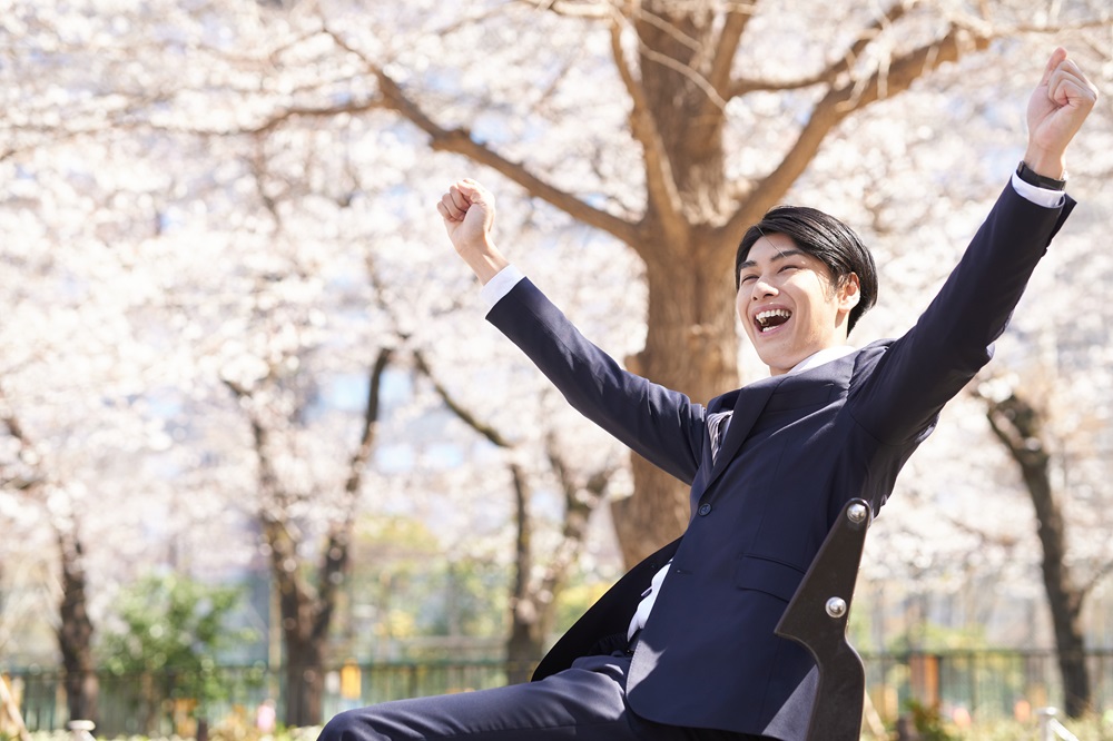 第二新卒で転職を成功させるには？新卒採用と比べて有利な点を解説