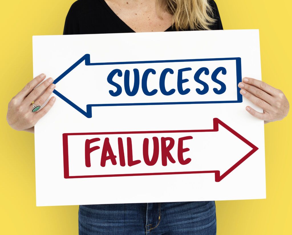 successと書かれた青い矢印が上に、failureと書かれた赤い矢印が下に。